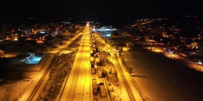 D-100 karayolunda kar çilesi: Araçlar mahsur kaldı