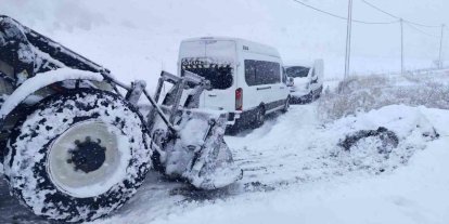 Şırnak’ta karda mahsur kalanlar için belediye ekipleri seferber oldu