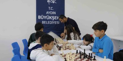 Aydın Büyükşehir Belediyesi’nin satranç eğitimleri sürüyor