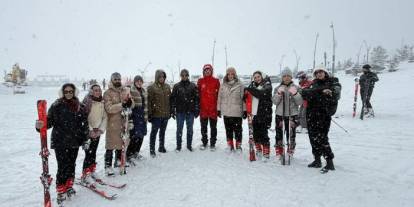 Bartın üniversitesi öğrencileri Sarıkamış’ta kış sporları eğitimi aldı