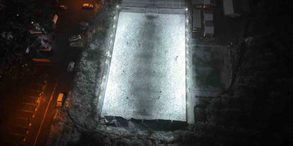 Halı saha aşkı engel tanımadı: Kar altında maç yaptılar