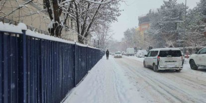Tunceli’de motokurye ve kış lastiği bulunmayan tüm araçların trafiğe çıkışı yasaklandı