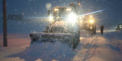 Muş’ta yeni yıl mesaisi: Vali Çakır sahadaki ekipleri ziyaret etti