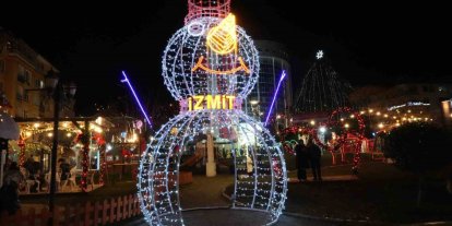 Kocaeli 2026’ya coşkuyla girdi: Sokaklar ışıltı ve neşeyle doldu