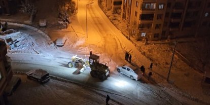 Darende Belediyesi’nin kar mesaisi sürüyor
