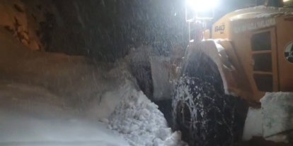 Bitlis-Hizan karayolunda çığ: Ulaşım kontrollü olarak sağlanıyor