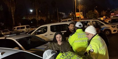 Trafik uygulamasında alkollü çıktı, gazeteciye saldırdı
