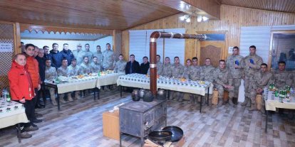 Vali Aydoğdu’dan Jandarma Komando Asayiş Bölüğü’ne yeni yıl ziyareti