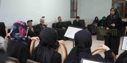 Bayburt huzurevinde manevi buluşma: Bendirler çalındı, ilahiler söylendi