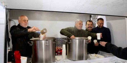 Yeni yılın ilk sabahında namazda buluştular