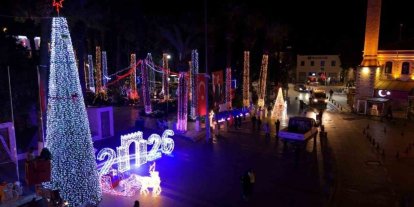 Meydanın ışıltısı fotoğraf karelerine yansıdı