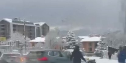 Bursa’da korku dolu anlar: Kayan araç vatandaşların arasına daldı