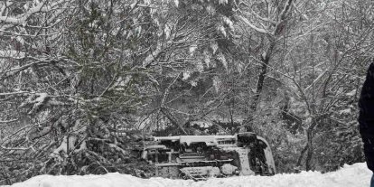 Gümüşhane’de ambulans dere yatağına yuvarlandı