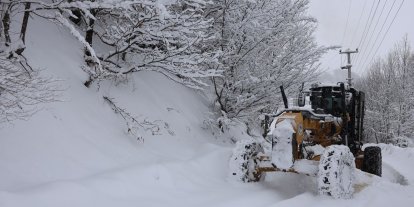 Beyaza bürünen Sakarya’da 36 noktada kar küreme çalışmaları sürüyor