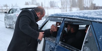 Bünyan Belediyesi kar mesaisindekilerin içini ısıttı