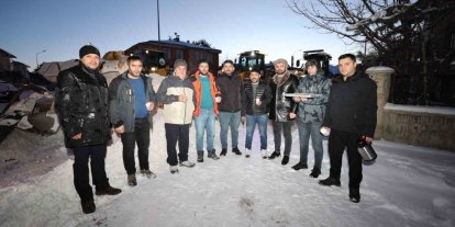 Aziziye’nin karla mücadele timlerine gece yarısı sürprizi