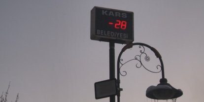 Kars buz tuttu: Termometreler eksi 28’i gösterdi