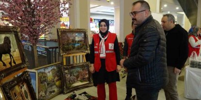Erzurum Kızılay kadın kollarından Gazze, Filistin ve Sudan için hayır çarşısı