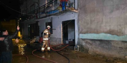 Bursa’da 2 katlı evde çıkan yangın korkuttu