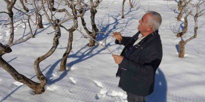 Kar yağışı Gaziantep’te çiftçinin yüzünü güldürdü