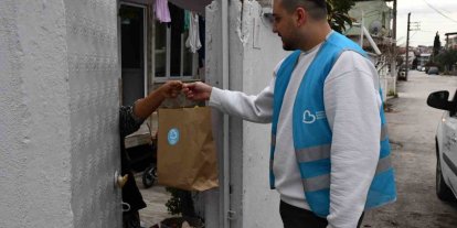 Büyükşehir’in beslenme paketi aileleri de, öğrencileri de sevindiriyor