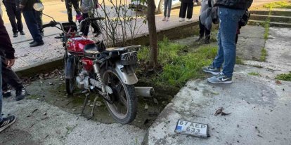 Otomobile çarpmamak için manevra yapan motosiklet devrildi: 1 yaralı