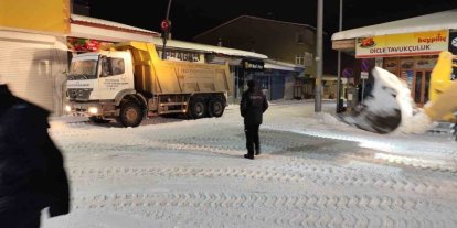 Diyadin’de ekiplerin karla mücadele mesaisi