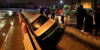 Kanala uçan otomobilin sürücüsü kazayı yara almadan atlattı