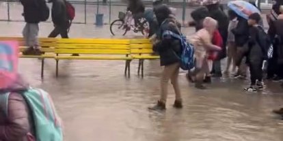 Sel ve fırtınada mahsur kalan öğrenciler için banklardan köprü