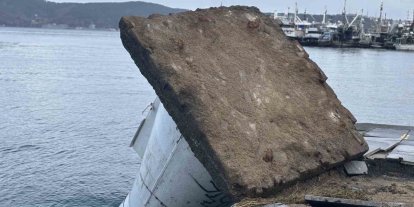 Sarıyer’deki şiddetli fırtına deniz fenerini devirdi