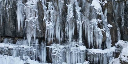 Şırnak’ta buz sarkıtları dronla görüntülendi