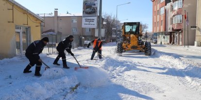 Belediye Ekipleri’nden hummalı kar temizliği çalışması