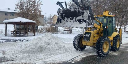 Akyaka Belediyesi karla mücadele ekipleri görev başında