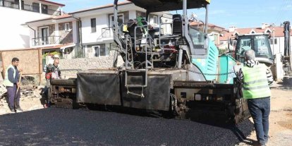 Büyükşehir Datça’da 53 bin metrelik yol ağını yeniliyor