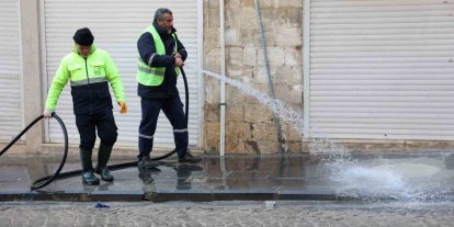 Mardin’de tarihi 1. Cadde’de kar sonrası temizlik ve yenileme çalışması devam ediyor