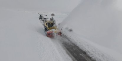 Erzincan’da kar ve tipi: 328 köy yolu ulaşıma kapandı