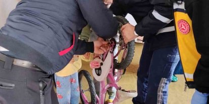 Parmağı bisiklet zincirine sıkışan çocuğu itfaiye kurtardı