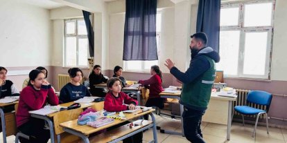 Yeşilay’dan öğrencilere bağımlılıkla mücadele eğitimi