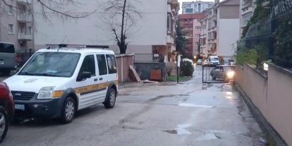 Eşi tarafından darp edilen kadın çocuğu ile birlikte camiye böyle sığındı