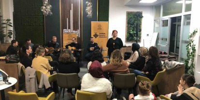 Balıkesirli öğretmenler hem çaldı, hem söyledi