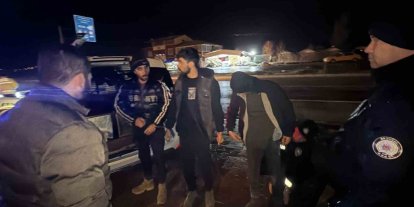 Tokat’ta durdurulan otomobilde 3 kaçak göçmen yakalandı