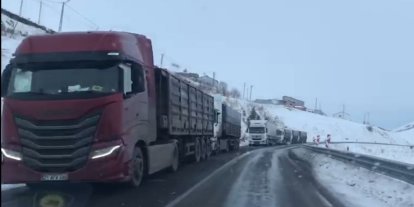 Ardahan’da ulaşıma kar ve tipi engeli