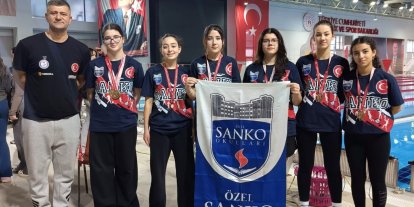 SANKO Okulları genç kız yüzme takımı, bölge şampiyonu oldu