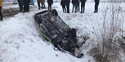 Erzincan’da polis aracı şarampole uçtu: 2 polis yaralandı