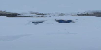 Tunceli’de kar yüküne dayanamayan iş yerinin çatısı çöktü