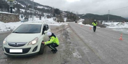 Kastamonu’da jandarma ekipleri kış lastiği denetimlerini sıklaştırdı