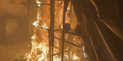 Aksaray’da fabrika alev alev yandı