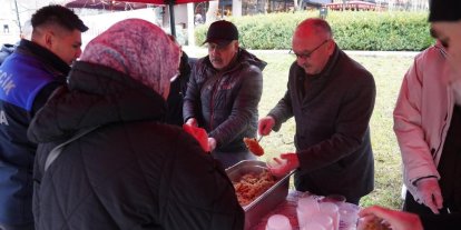 Bilecik’te Miraç Kandili dolayısıyla vatandaşlara helva ikramı