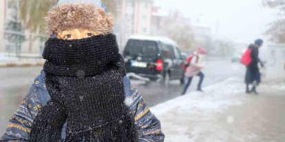 Erzincan güne karla uyandı