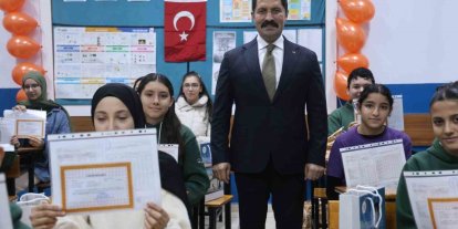 Depremin ardından 224 yeni okulun inşa edildiği Hatay’da 374 bin öğrenci karne heyecanı yaşadı